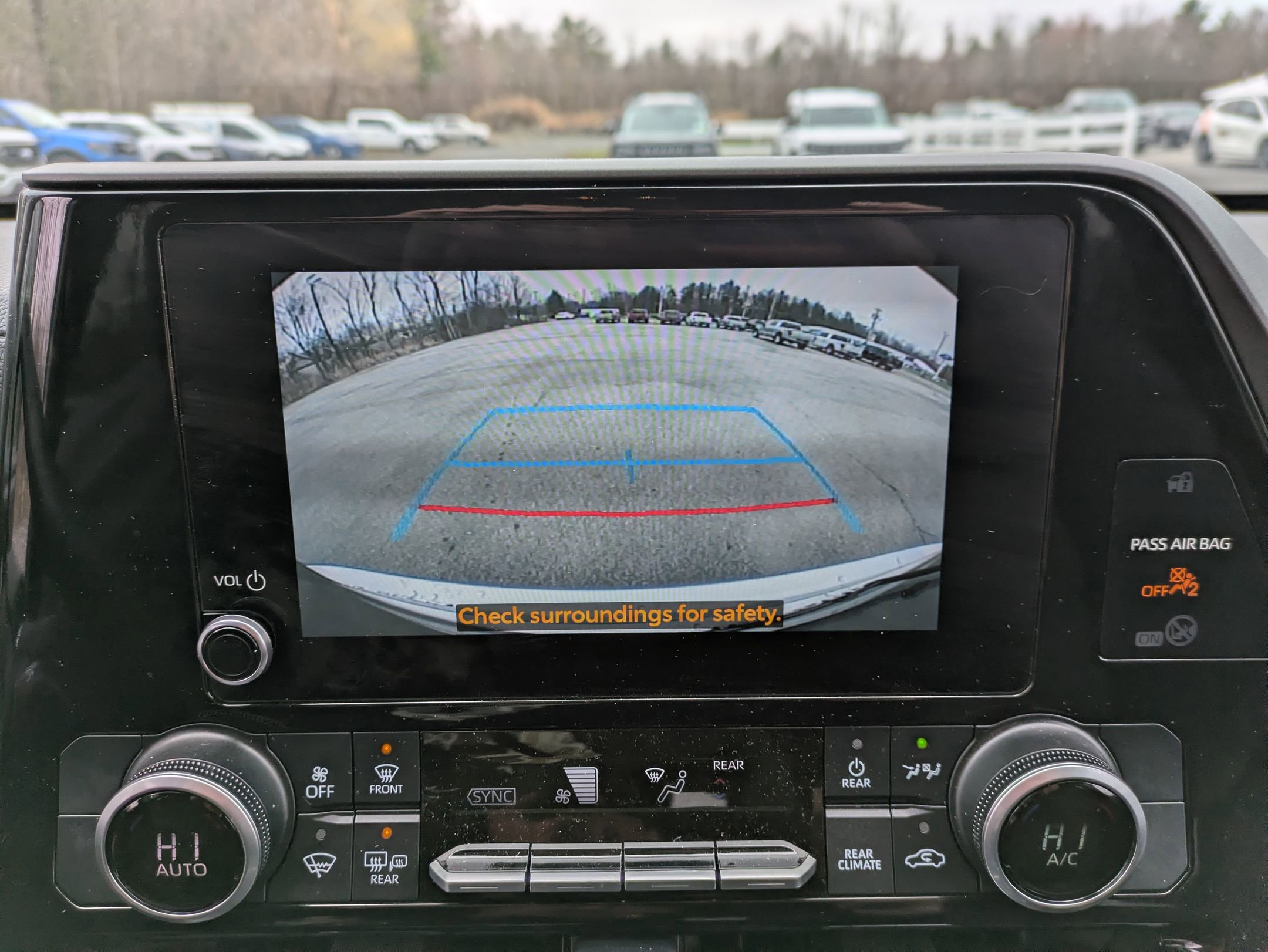 Used 2023 Toyota Highlander LE AWD/4WD image 12