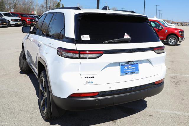 Used 2022 Jeep Grand Cherokee Altitude AWD/4WD image 14