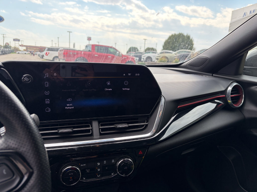 Used 2024 Chevrolet Trax RS w/ Sunroof Package FWD image 17