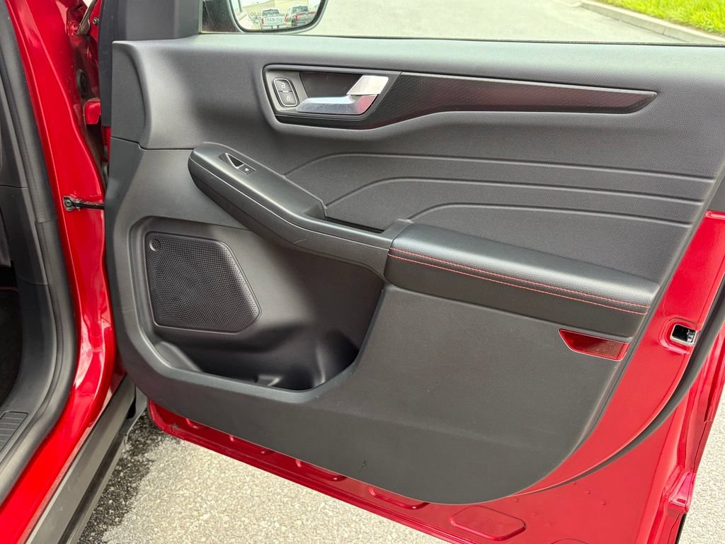 Certified 2022 Ford Escape SEL w/ SEL Stealth AWD Package image 17