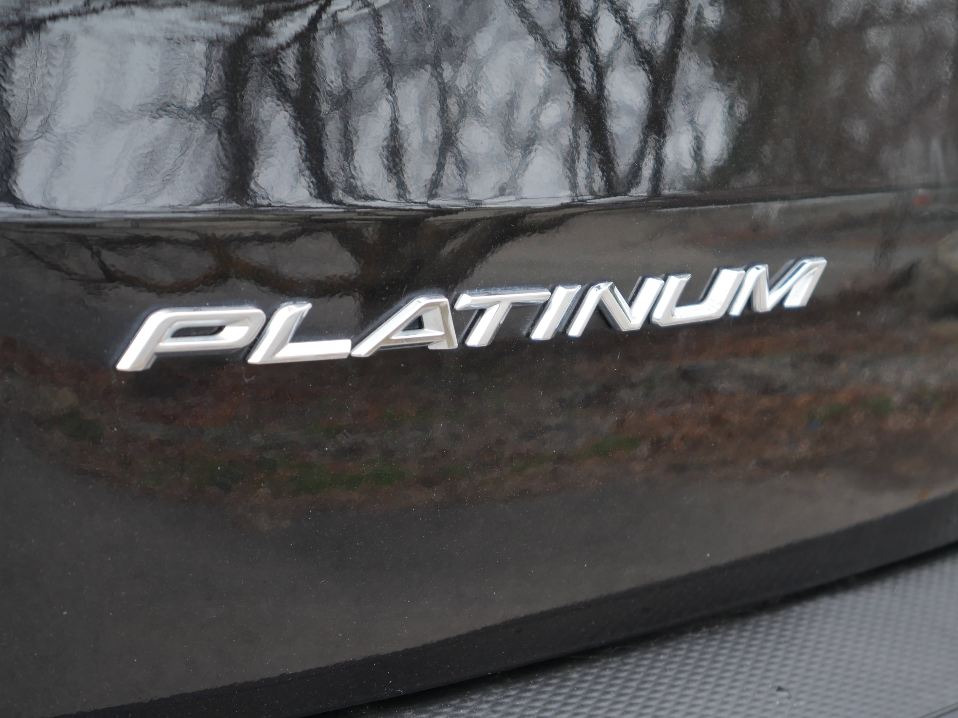 Certified 2025 Ford Escape Platinum AWD/4WD image 24
