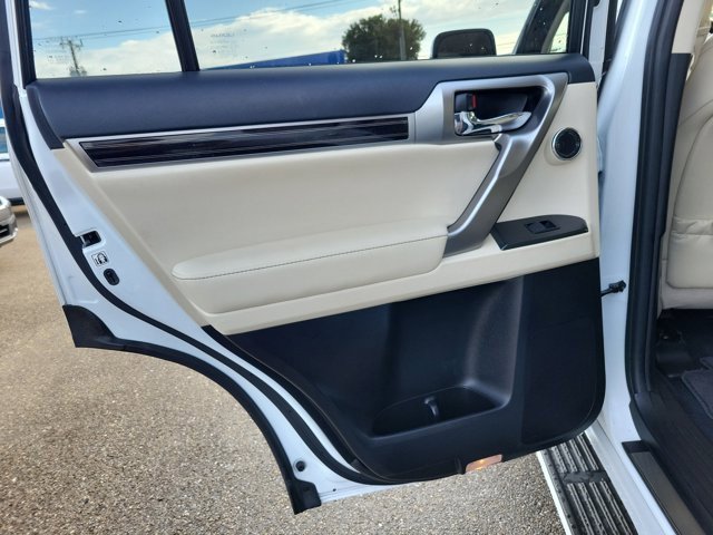 Used 2023 Lexus GX 460 Premium w/ Accessory Package image 13