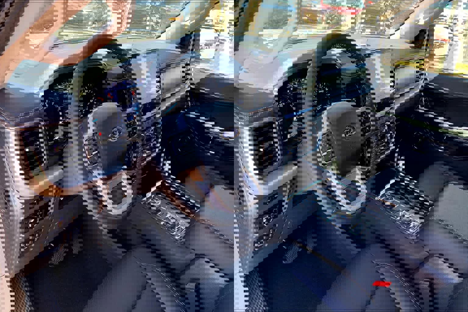 Certified 2024 Ford Expedition XLT image 8