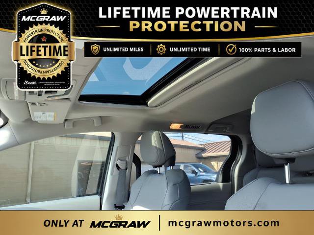 Used 2024 Toyota Sienna XLE FWD image 17