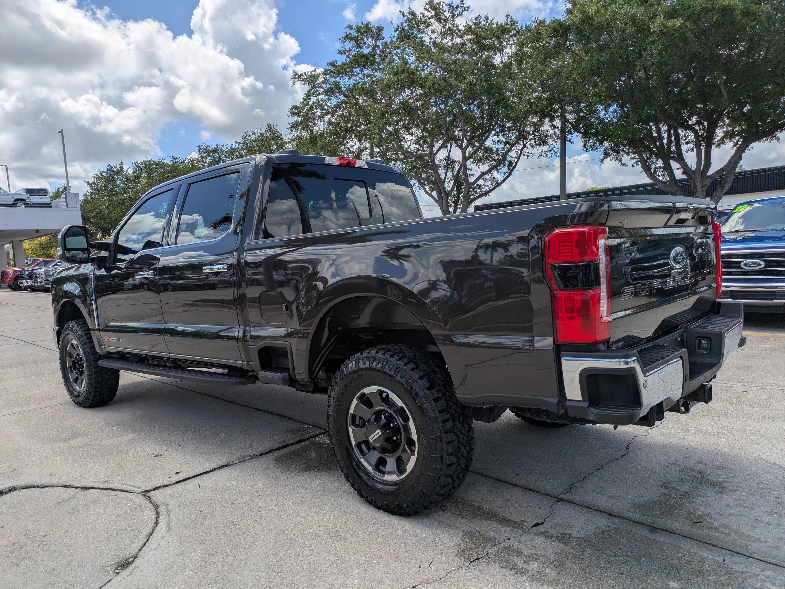 Certified 2024 Ford F250 Lariat w/ Tremor Off-Road Package AWD/4WD image 6