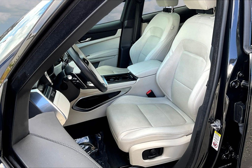 Used 2023 Jaguar F-PACE S AWD/4WD image 22