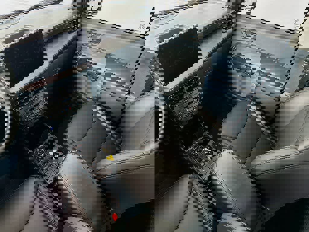 Certified 2025 Ford Maverick Lariat w/ Black Appearance Package image 14