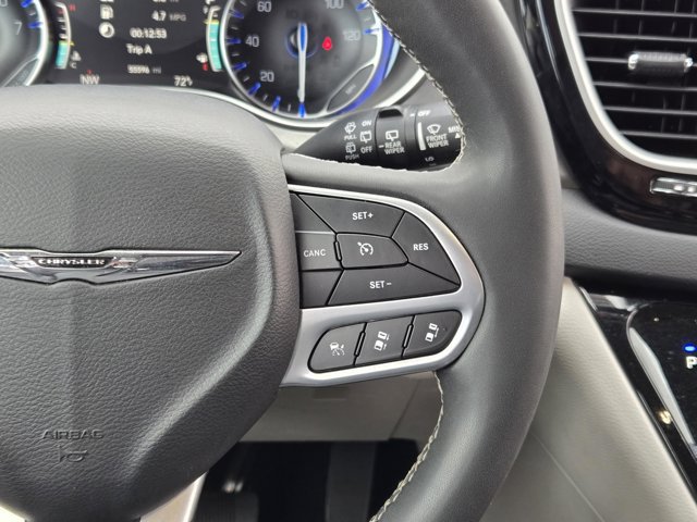 Used 2024 Chrysler Pacifica Touring-L FWD image 15