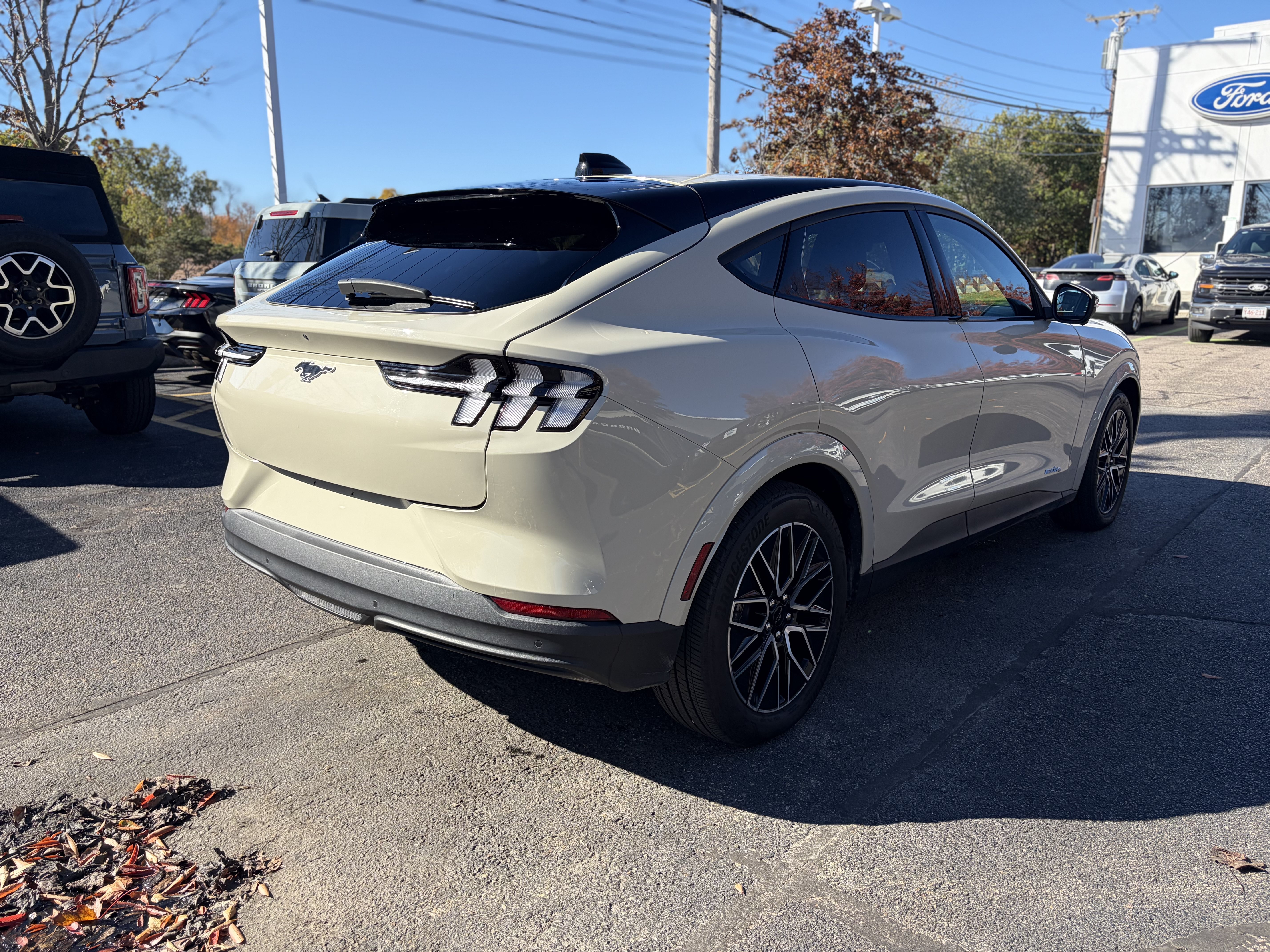 Certified 2025 Ford Mustang Mach-E Premium AWD/4WD image 5