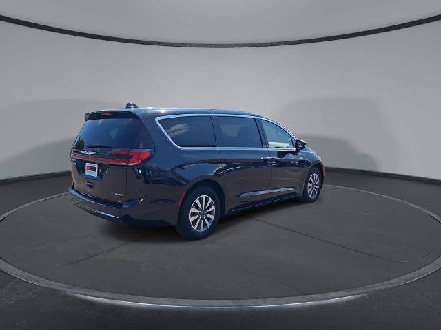 Used 2023 Chrysler Pacifica Touring-L FWD image 8