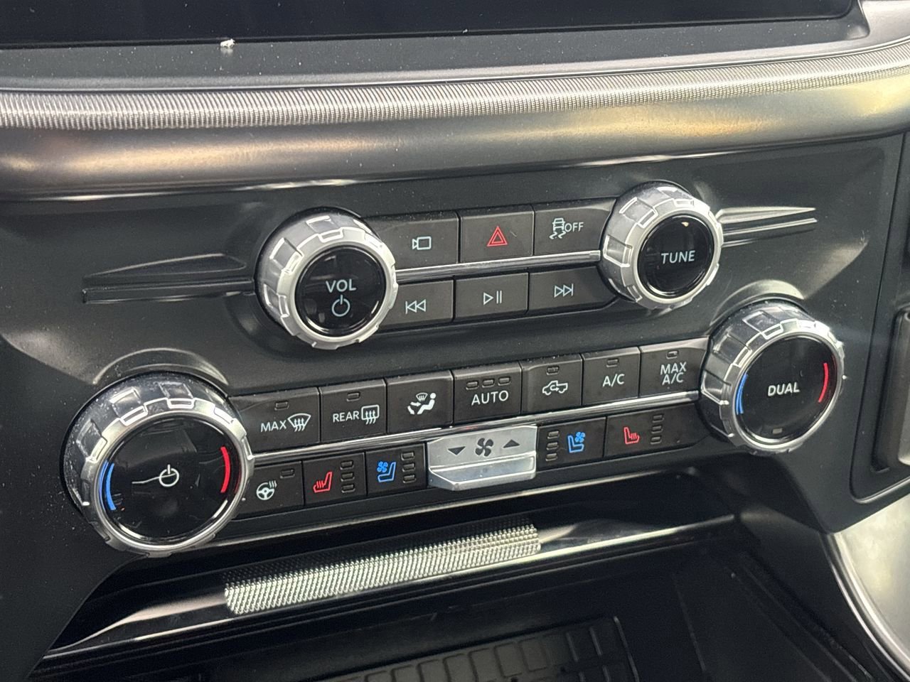 Certified 2025 Ford F150 Lariat w/ Equipment Group 502A High image 31