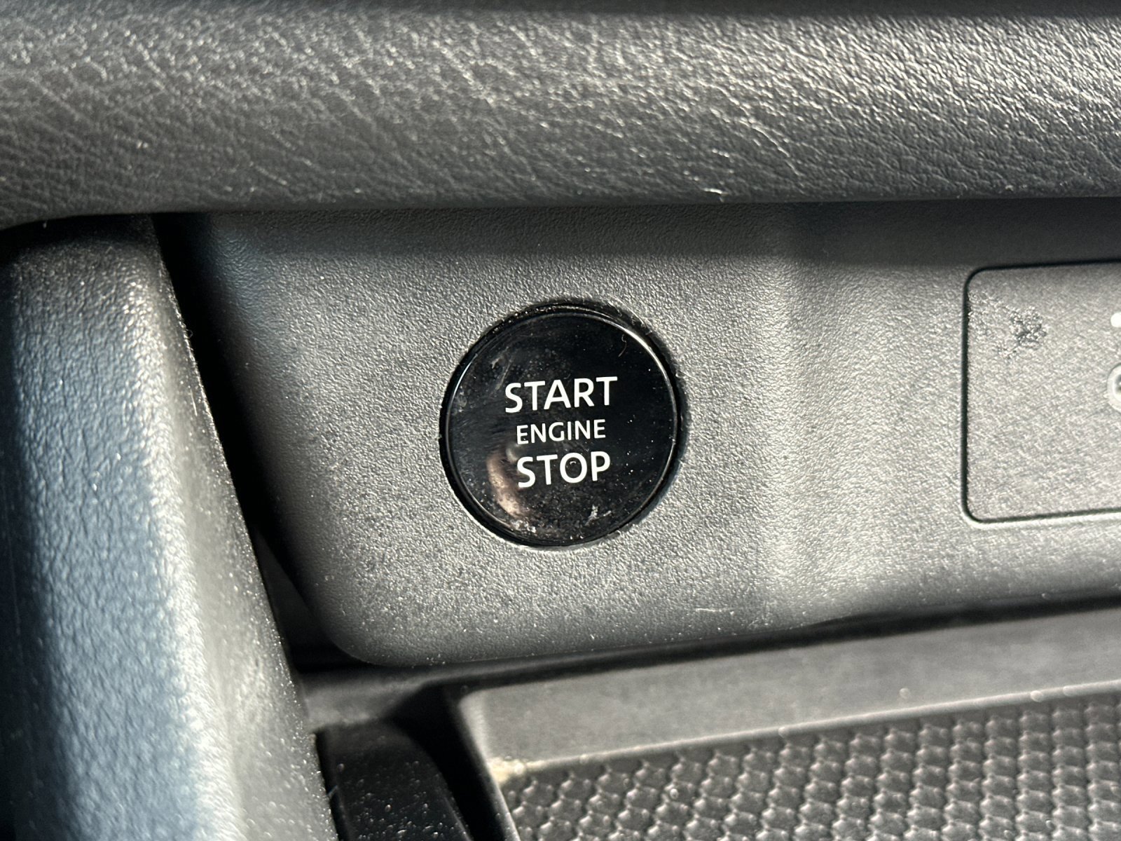 Used 2024 Nissan Rogue S image 21