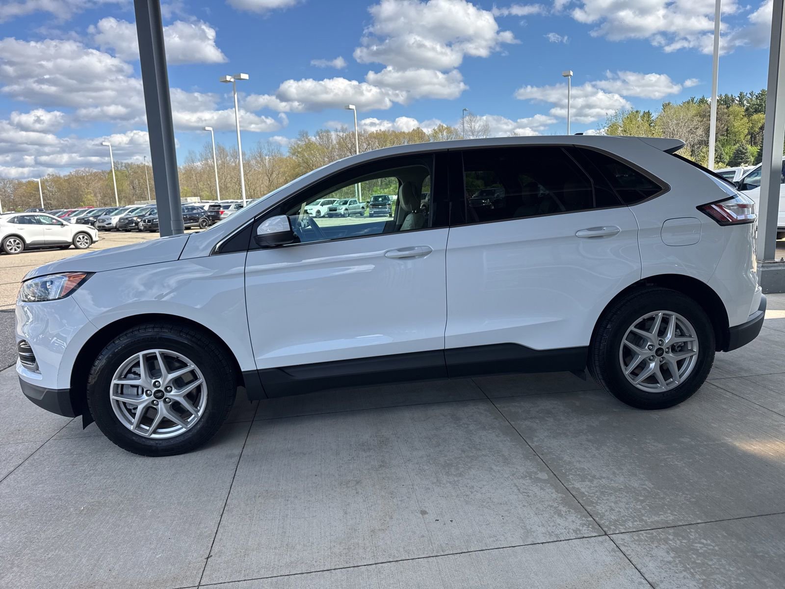 Certified 2024 Ford Edge SEL w/ Convenience Package AWD/4WD image 4