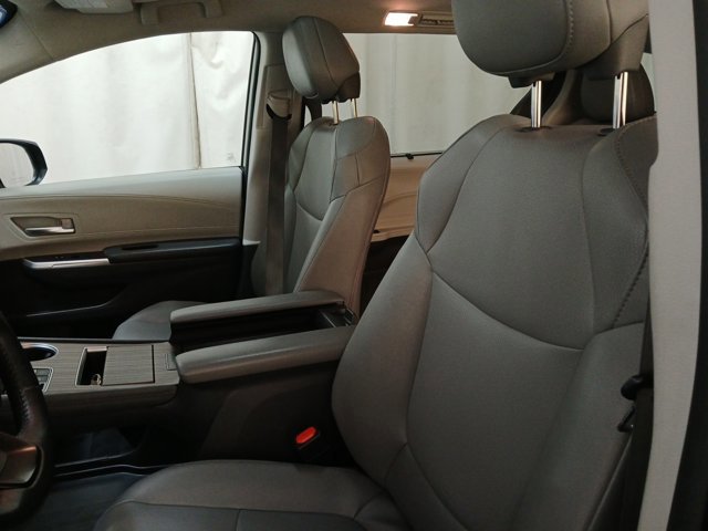 Used 2023 Toyota Sienna XLE image 23