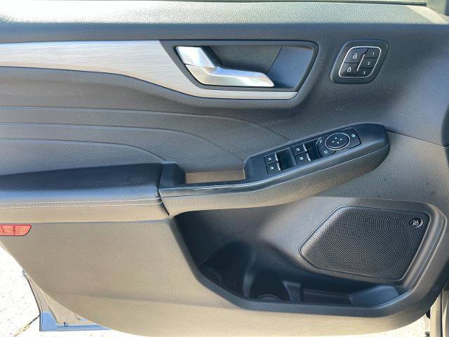 Certified 2025 Ford Escape Platinum w/ Premium Technology Package image 12