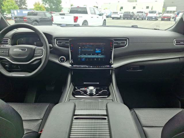 Used 2024 Jeep Wagoneer Series III AWD/4WD image 10
