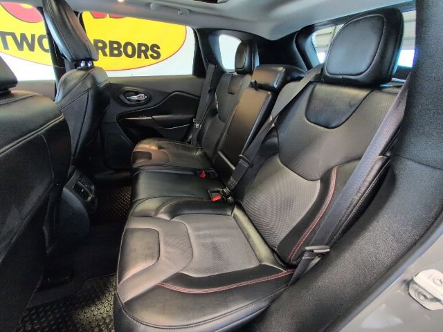 Used 2022 Jeep Cherokee Trailhawk w/ Trailhawk Elite Value Package AWD/4WD image 31