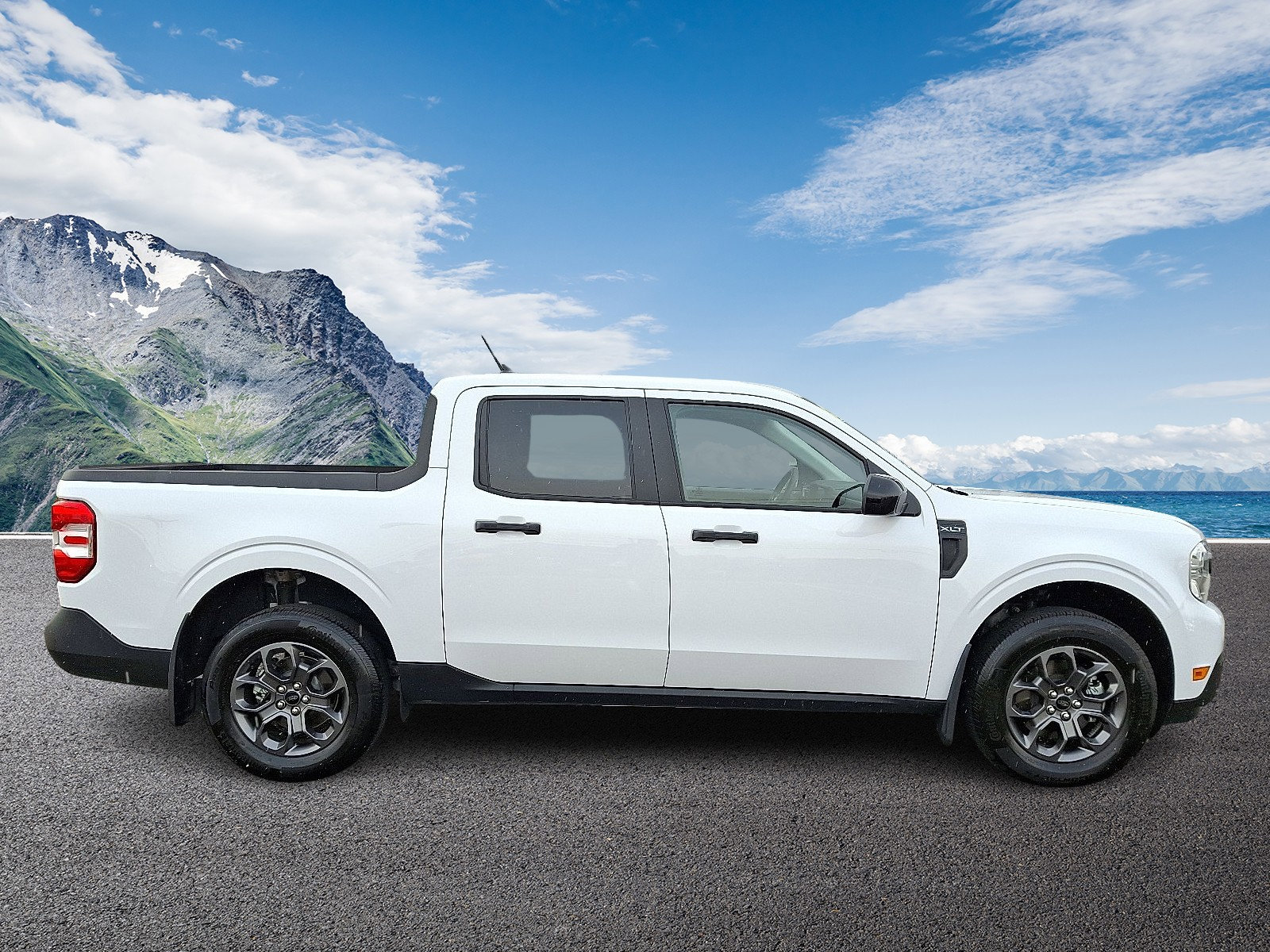 Certified 2024 Ford Maverick XLT w/ XLT Luxury Package image 7