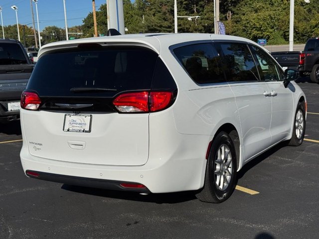 Used 2026 Chrysler Voyager LX FWD image 3
