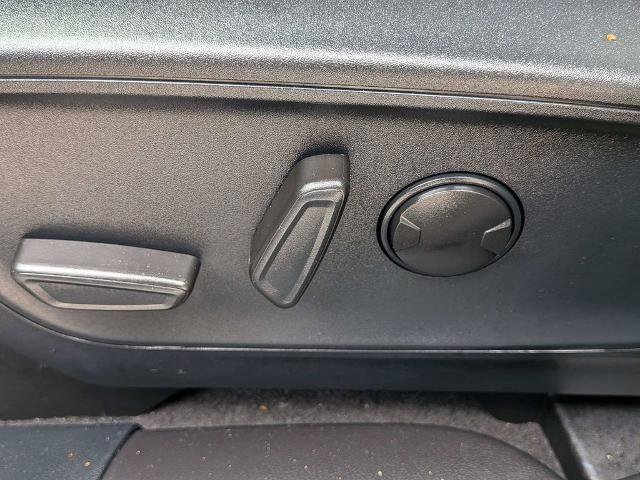 Certified 2025 Ford Escape SE w/ PHEV Premium Package image 18
