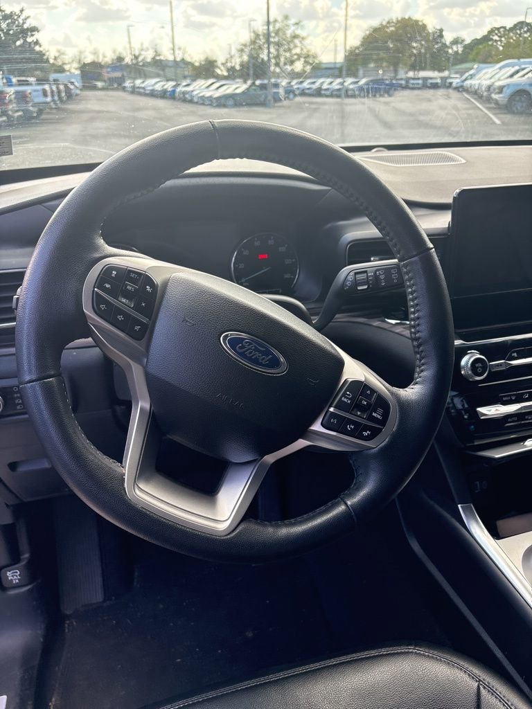 Certified 2024 Ford Explorer Limited image 3