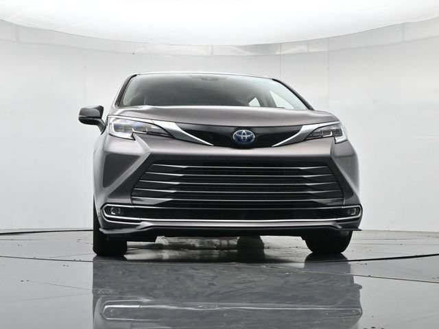 Used 2021 Toyota Sienna Limited FWD image 39