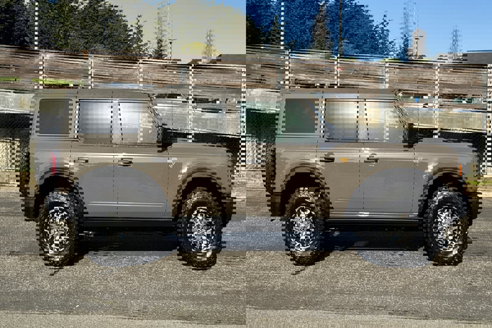 Certified 2025 Ford Bronco Badlands image 3