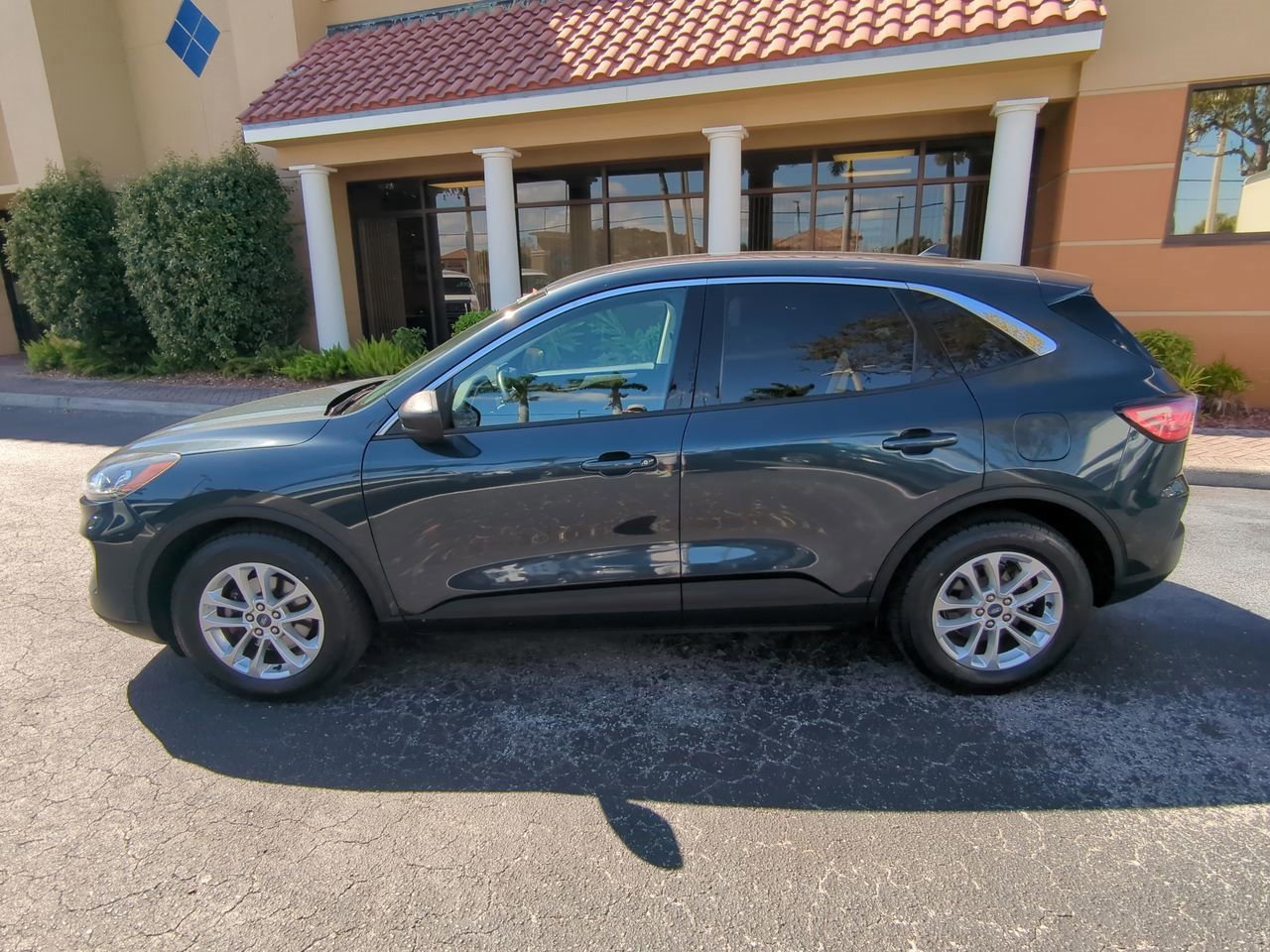 Certified 2022 Ford Escape SE w/ Convenience Package image 2