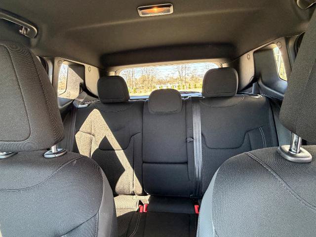 Used 2022 Jeep Renegade Altitude w/ Convenience Group AWD/4WD image 10