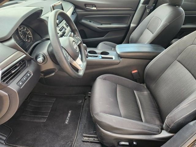 Used 2025 Nissan Altima 2.5 SV FWD image 12