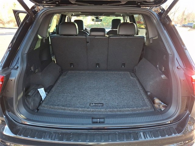 Used 2022 Volkswagen Tiguan SE R-Line image 28