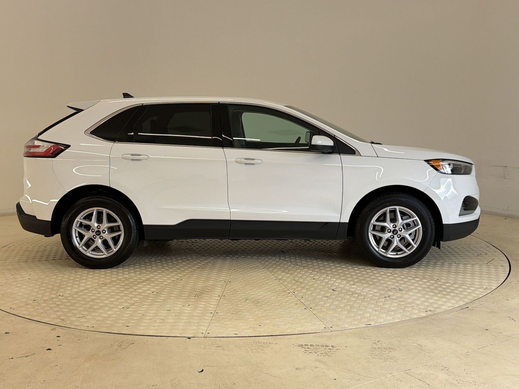 Certified 2024 Ford Edge SEL AWD/4WD image 8