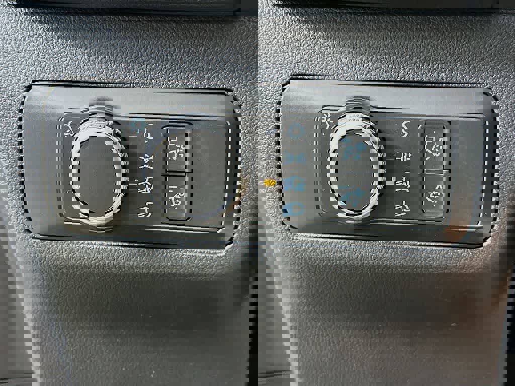 Certified 2022 Ford Escape SE w/ Cold Weather Package image 26