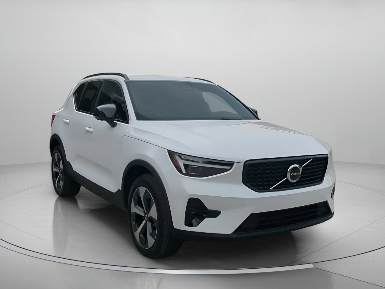 Used 2026 Volvo XC40 B5 Plus AWD/4WD image 4