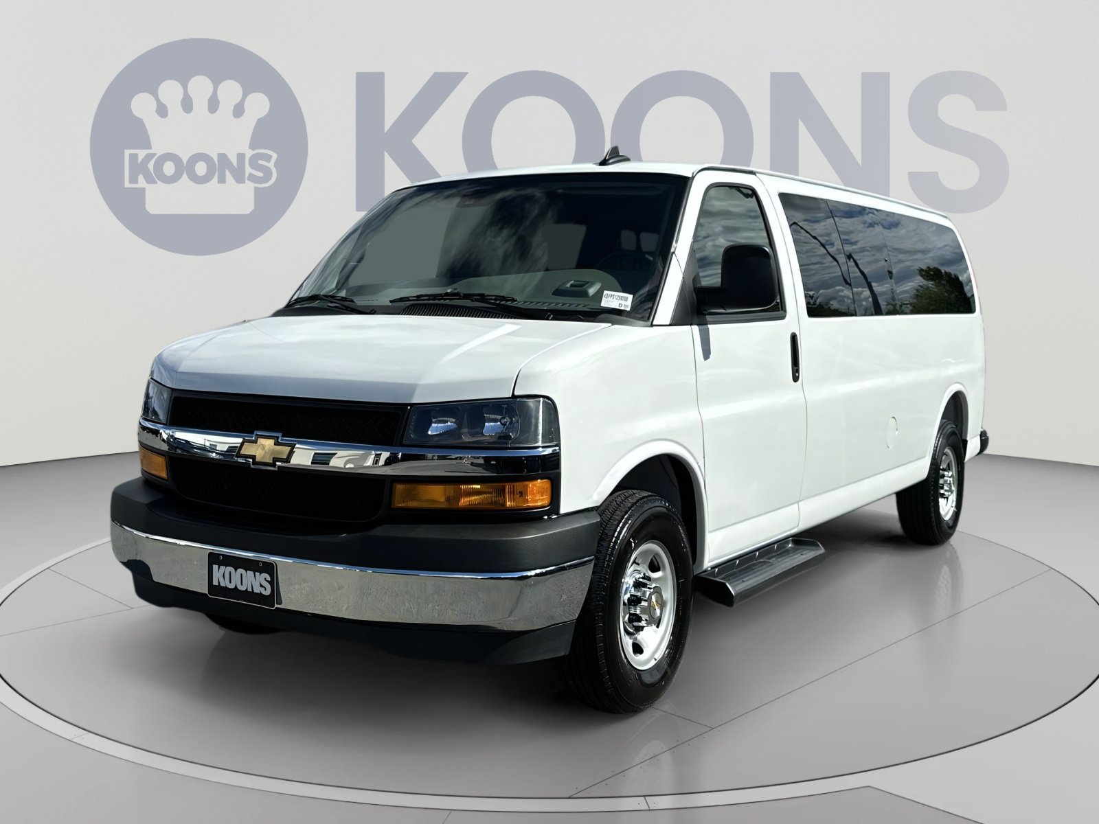 Used 2025 Chevrolet Express 3500 LT w/ LT Preferred Equipment Group RWD image 1