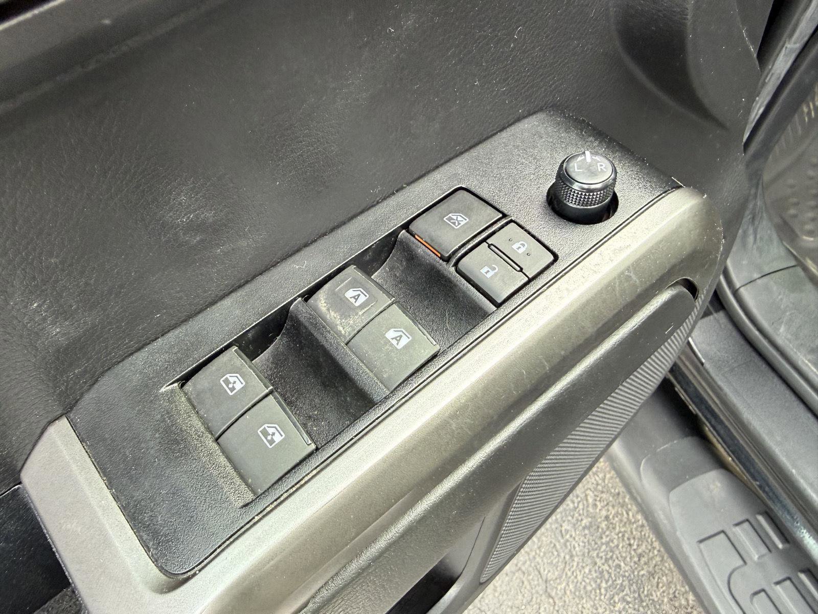 Used 2023 Toyota Tacoma Limited image 15