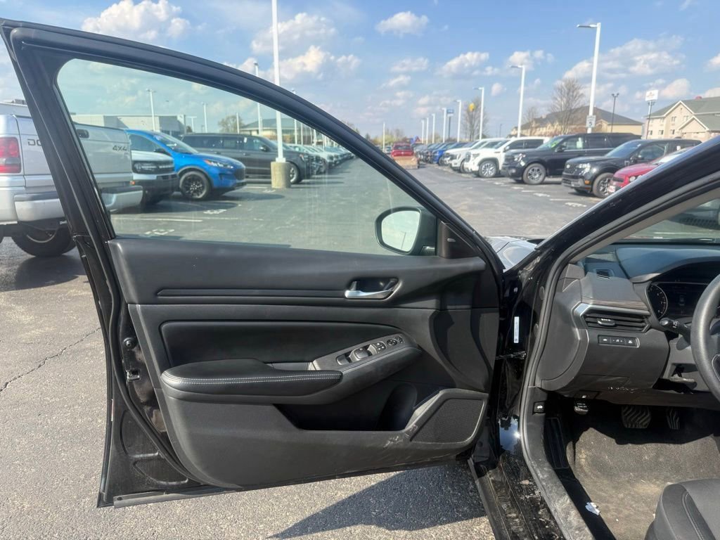 Used 2024 Nissan Altima 2.5 SV FWD image 10