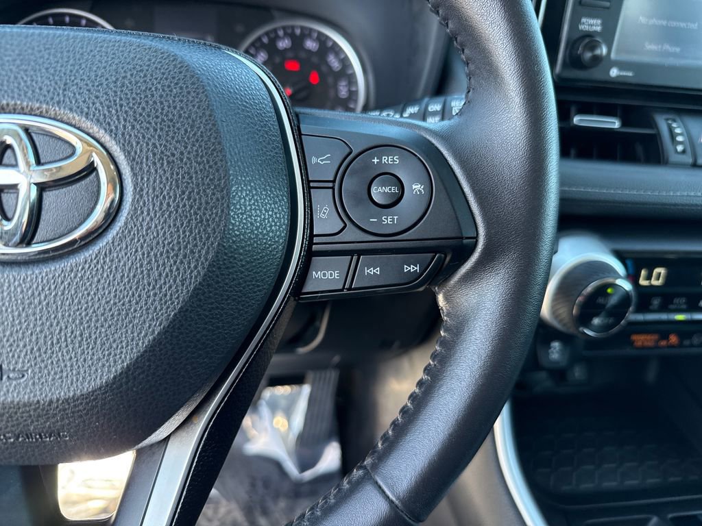 Used 2021 Toyota RAV4 XLE Premium image 16