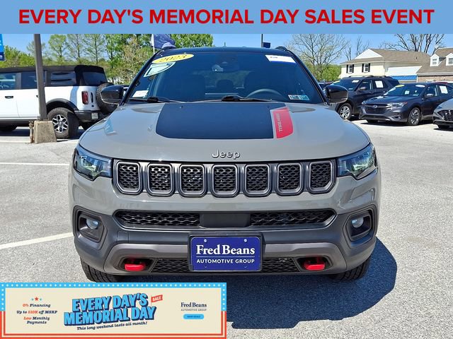 Used 2023 Jeep Compass Trailhawk AWD/4WD image 3