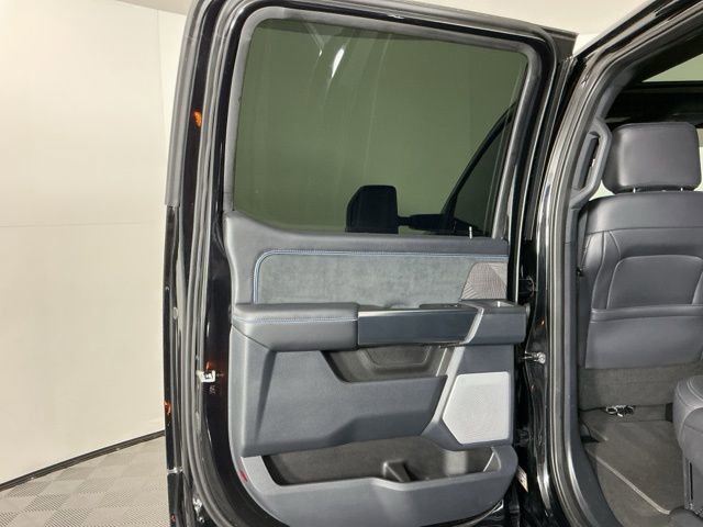 Certified 2025 Ford F450 Platinum w/ FX4 Off-Road Package image 31