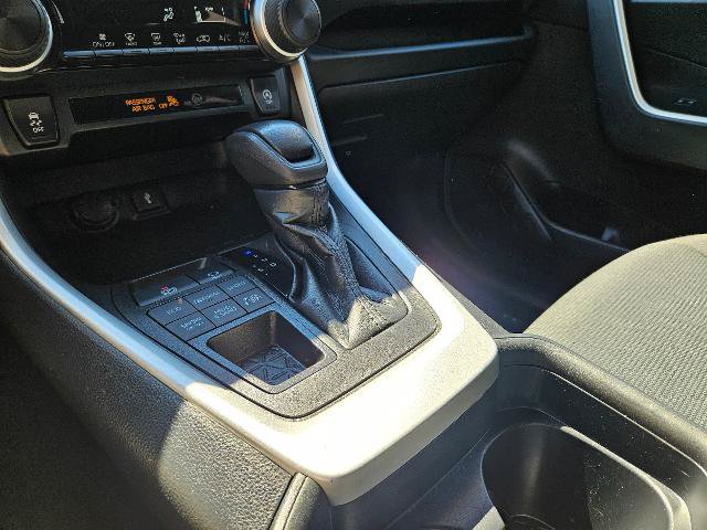 Used 2021 Toyota RAV4 LE w/ Carpet Mat Package (TMS) AWD/4WD image 21