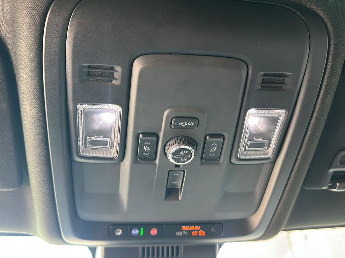 Used 2025 GMC Yukon XL Denali RWD image 19