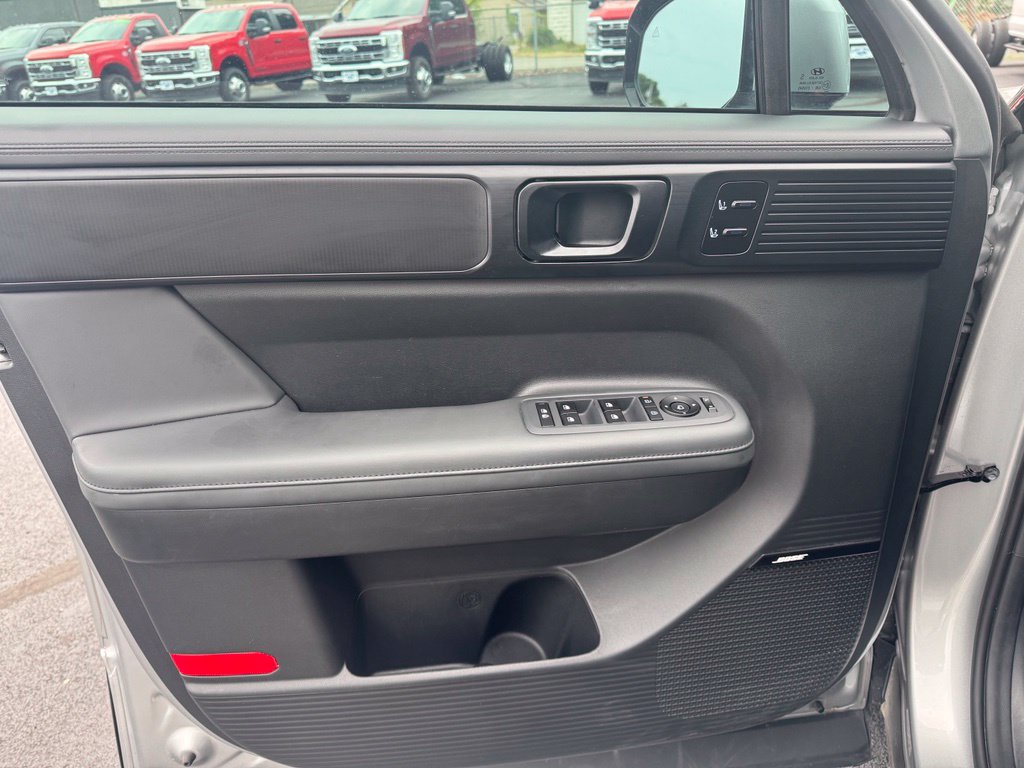 Used 2025 Hyundai Santa Fe Calligraphy AWD/4WD image 2