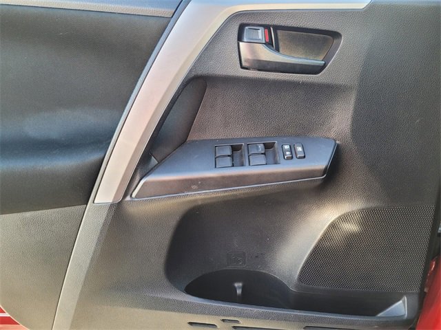 Used 2018 Toyota RAV4 LE image 25