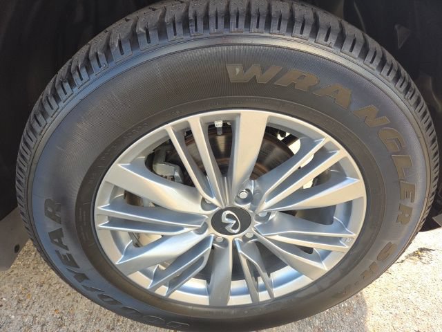 Used 2023 INFINITI QX80 Luxe w/ Cargo Package RWD image 12