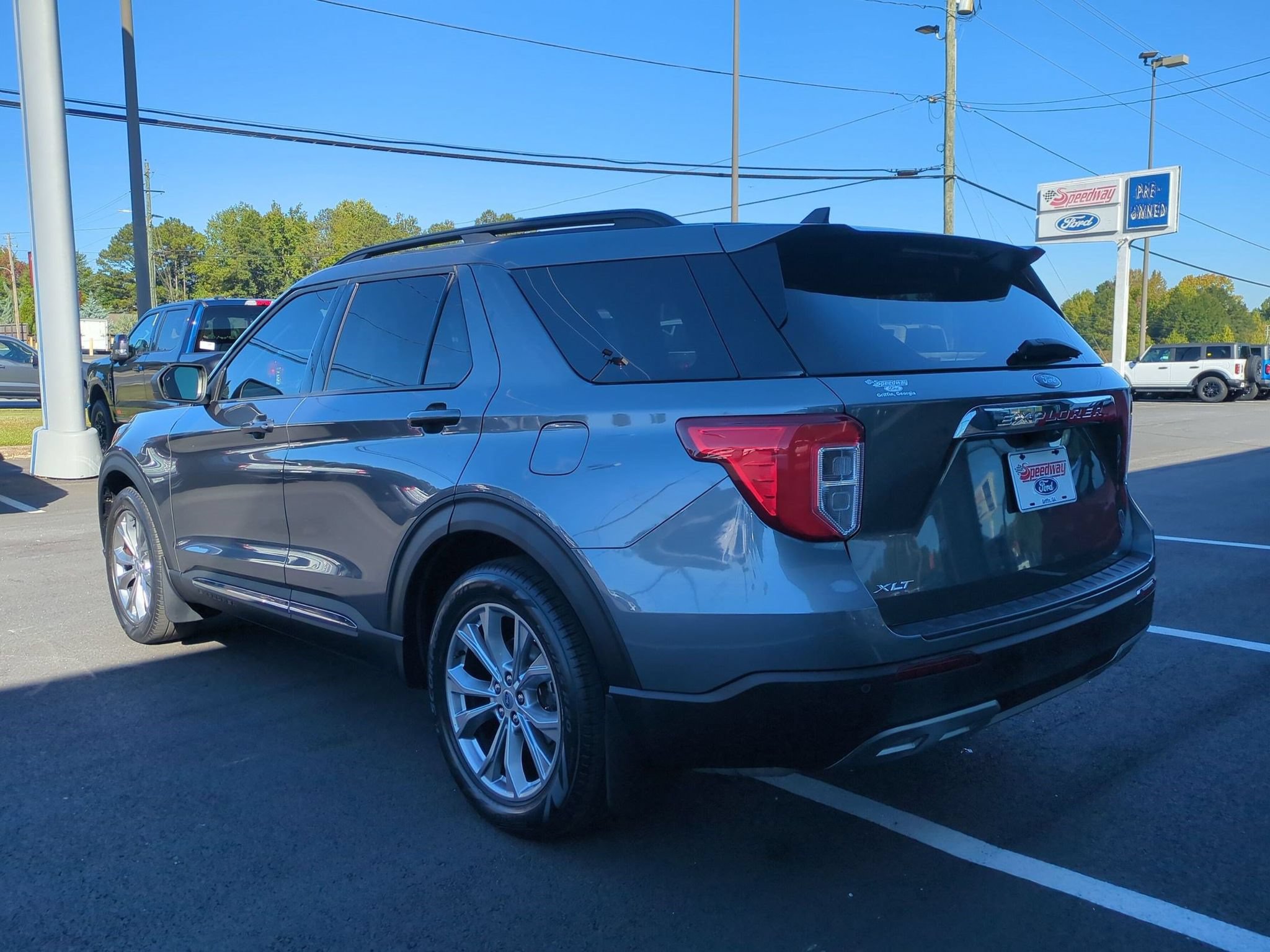 Certified 2023 Ford Explorer XLT w/ Equipment Group 202A RWD image 9