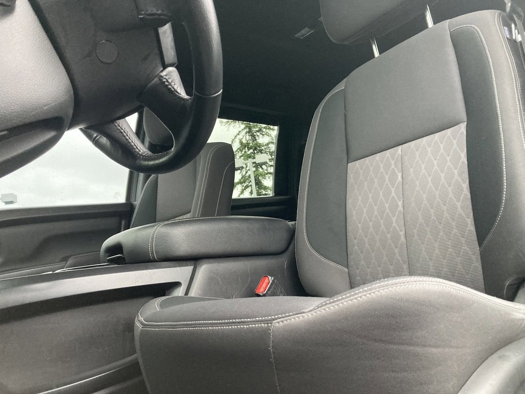 Used 2023 Nissan Titan SV w/ SV Convenience Package image 19