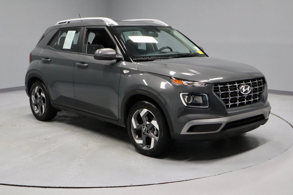 Used 2025 Hyundai Venue SEL FWD image 1