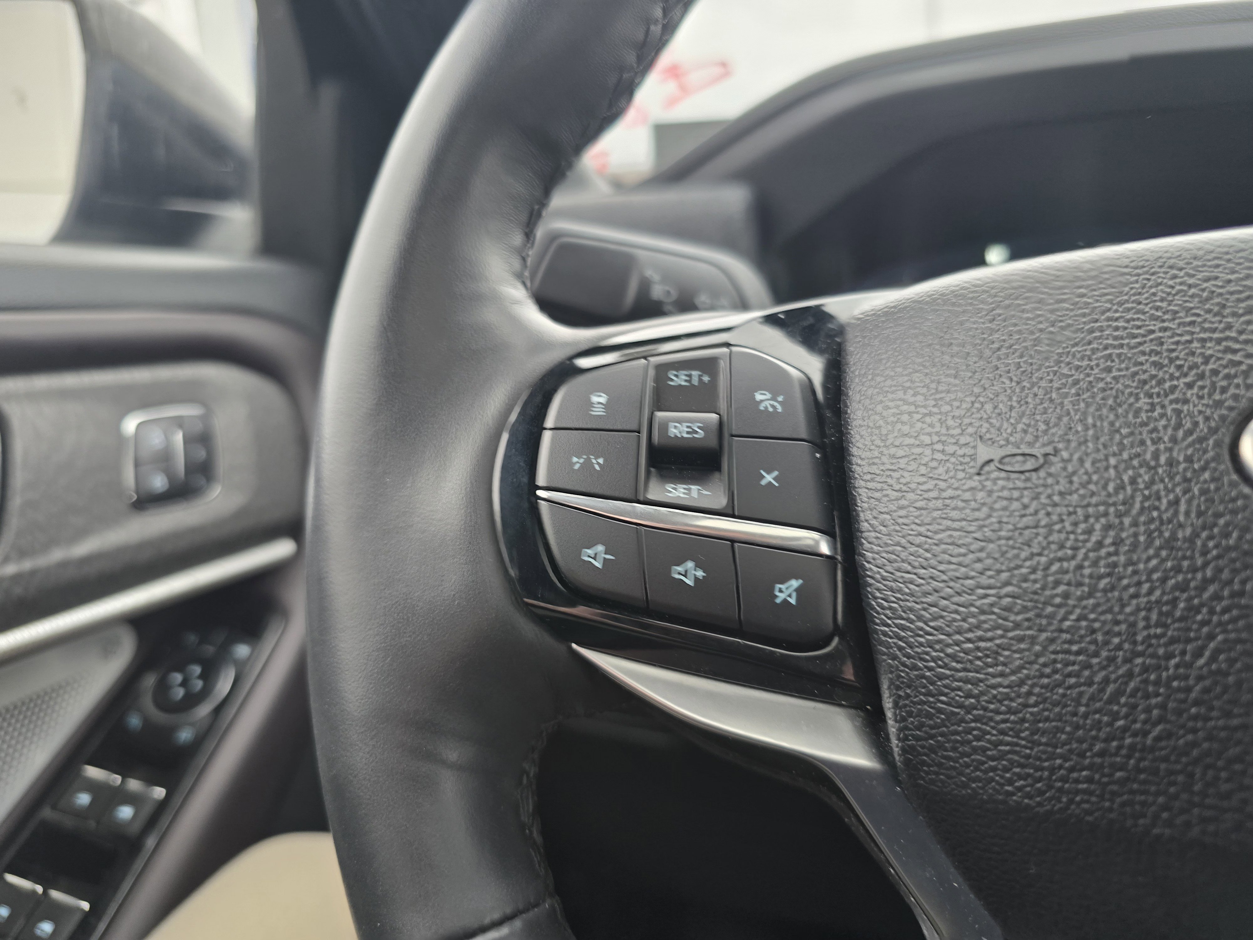 Certified 2025 Ford Explorer Platinum w/ LUX Leather Package image 19