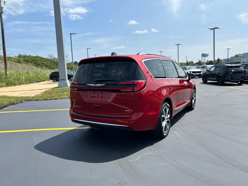 Used 2024 Chrysler Pacifica Pinnacle w/ Trailer Tow Group AWD/4WD image 7